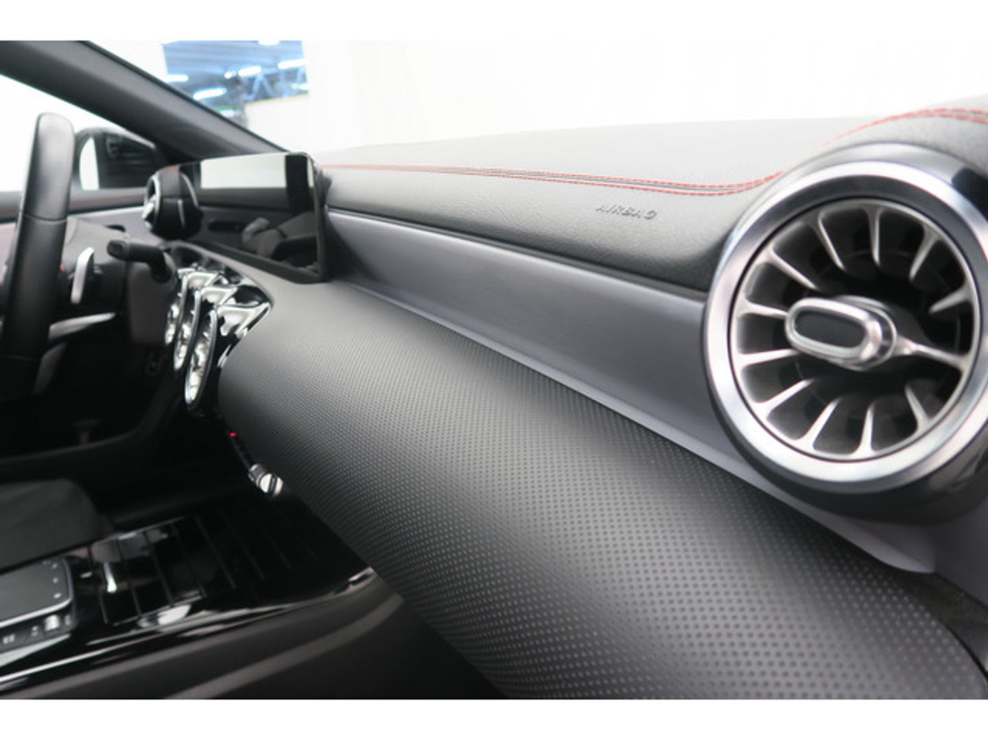 Mercedes-Benz CLA Shooting Brake 180 100 kW (136 CV)
