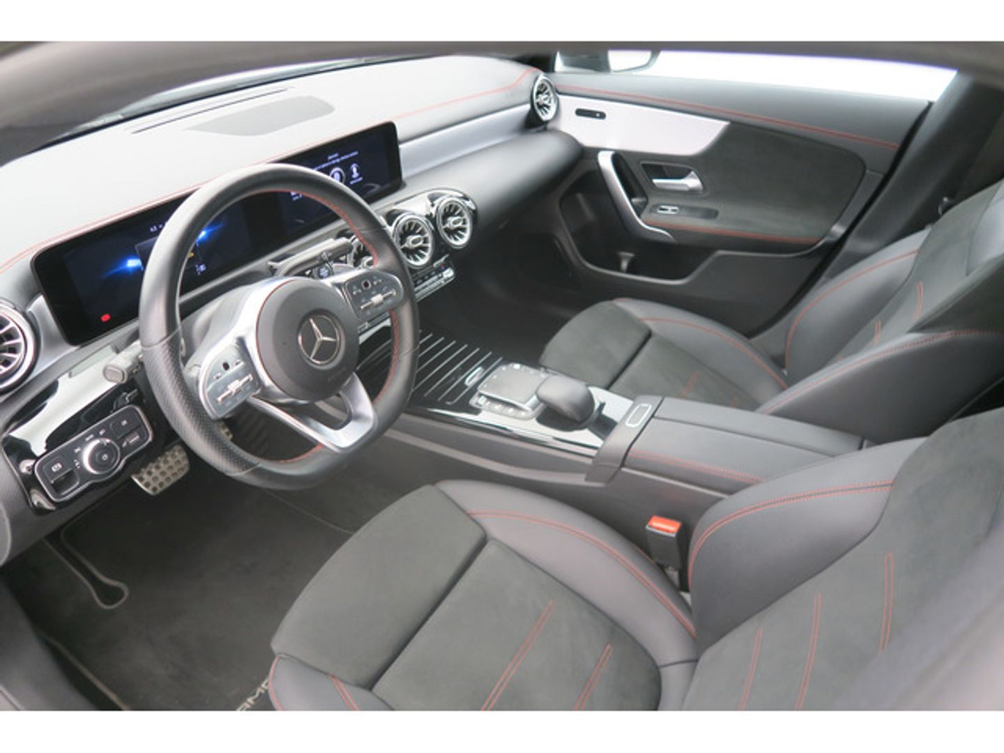 Mercedes-Benz CLA Shooting Brake 180 100 kW (136 CV)