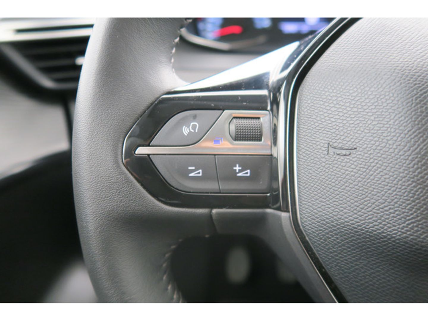 Peugeot 208 PureTech 100 Allure 75 kW (100 CV)
