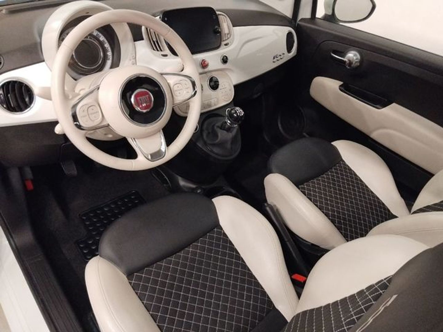 Fiat 500 1.0 Hybrid Dolcevita 51 kW (70 CV)