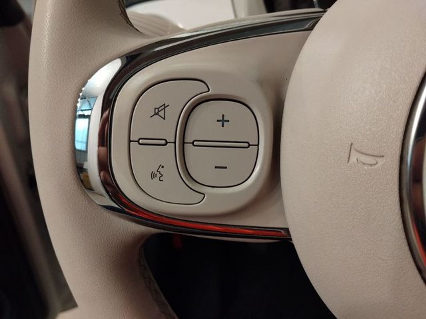 Fiat 500 1.0 Hybrid Dolcevita 51 kW (70 CV)