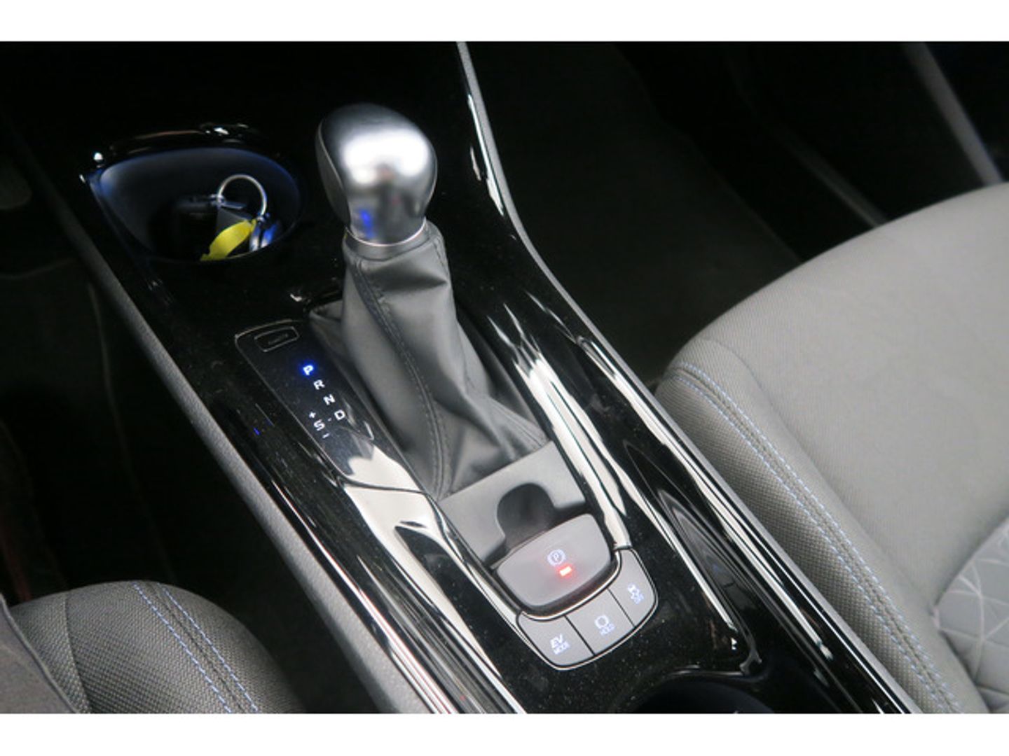 Toyota C-HR 1.8 125H Advance 90 kW (122 CV)