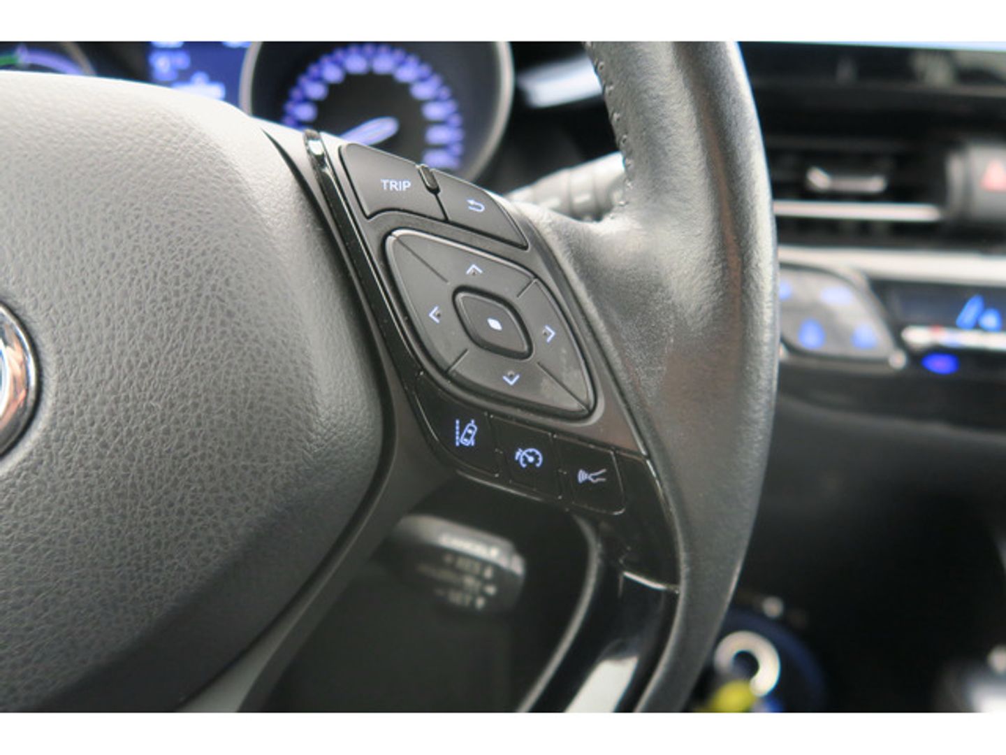 Toyota C-HR 1.8 125H Advance 90 kW (122 CV)
