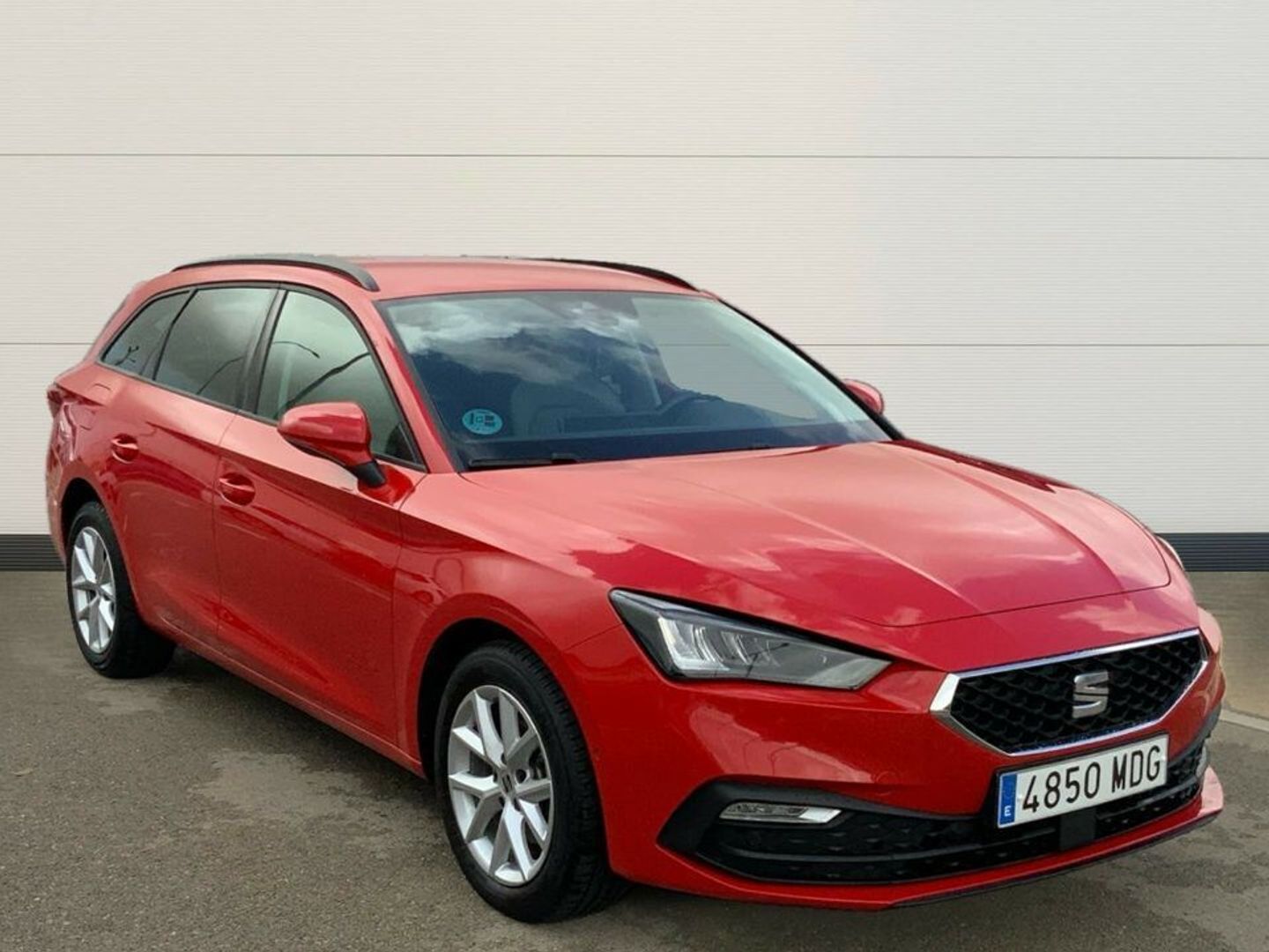 SEAT Leon ST 1.0 TSI S&S Style XL 81 kW (110 CV) Rojo Familiar