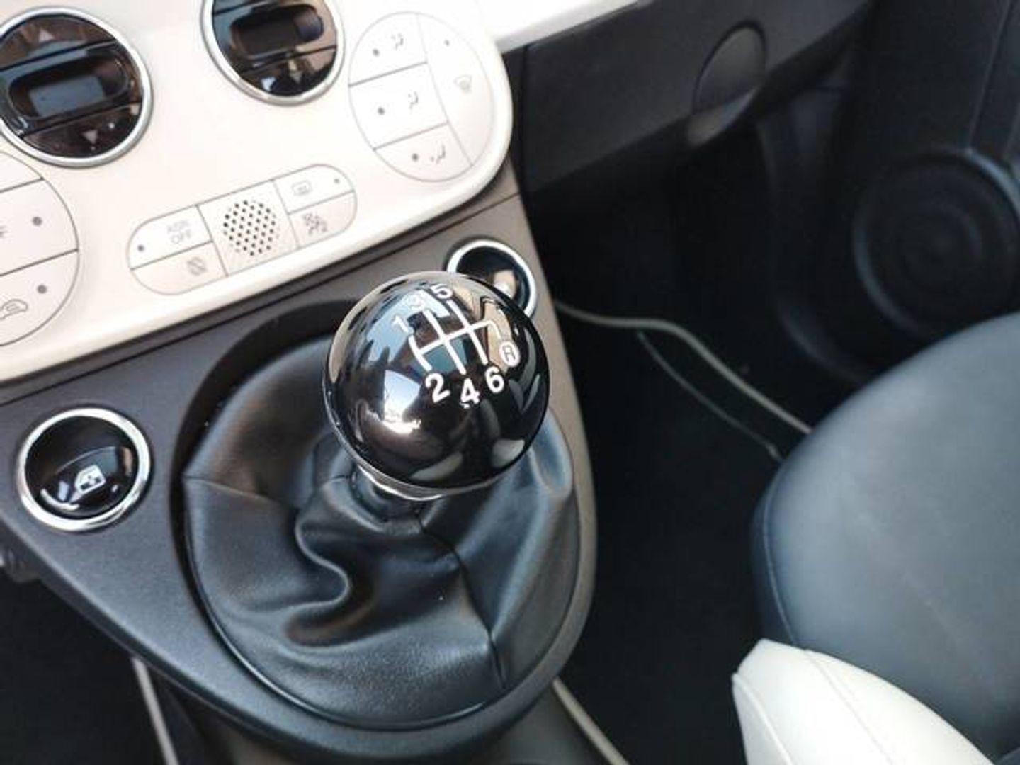 Fiat 500 1.0 Hybrid Dolcevita 51 kW (70 CV)