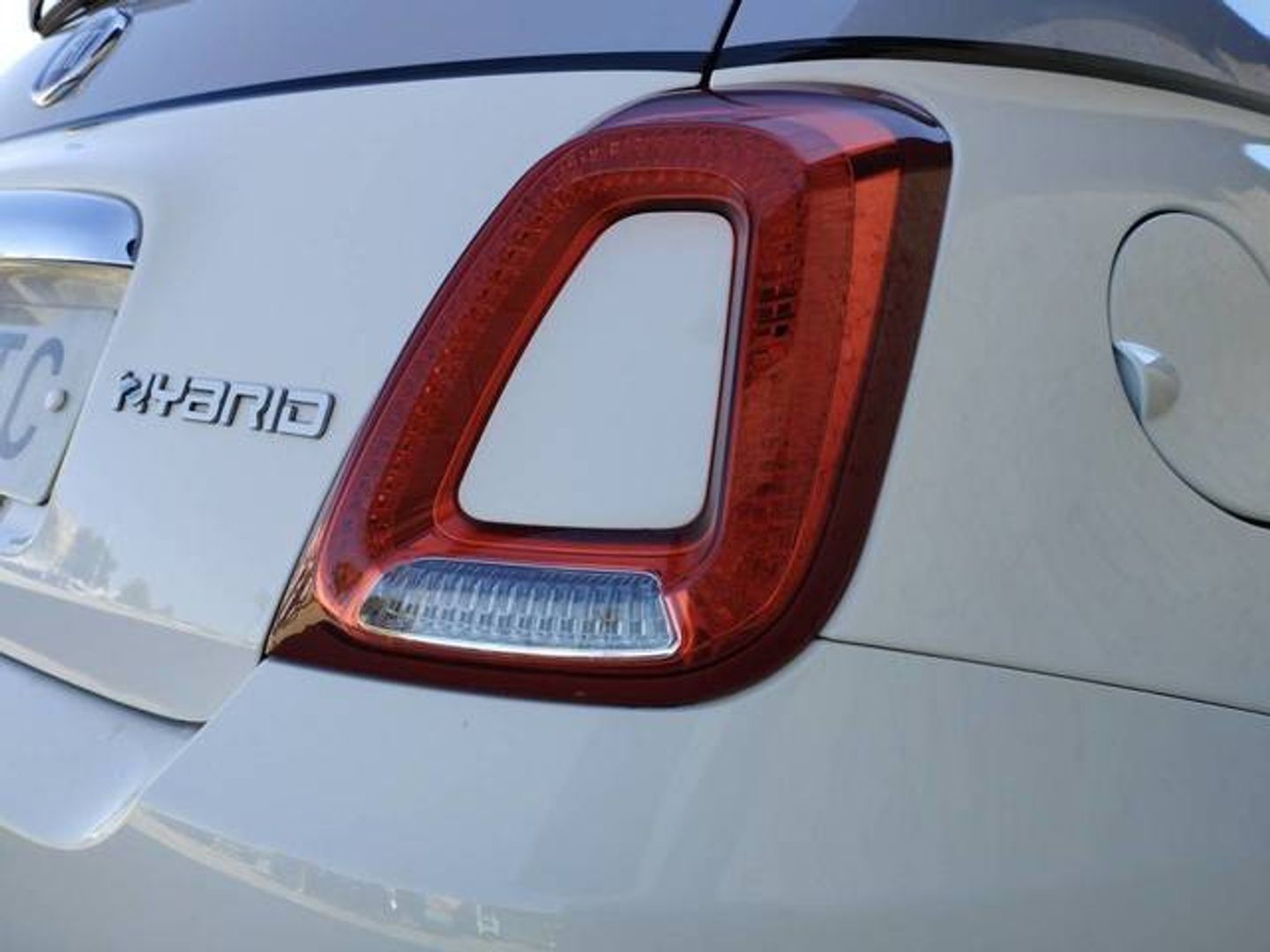 Fiat 500 1.0 Hybrid Dolcevita 51 kW (70 CV)