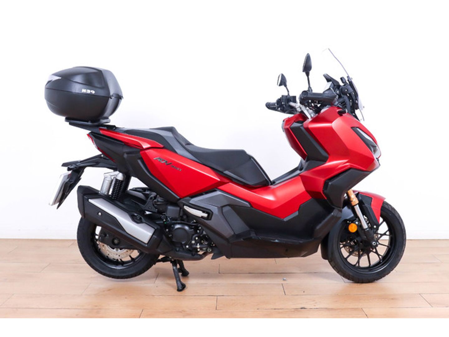 Honda ADV350 Rojo Motorcycle
