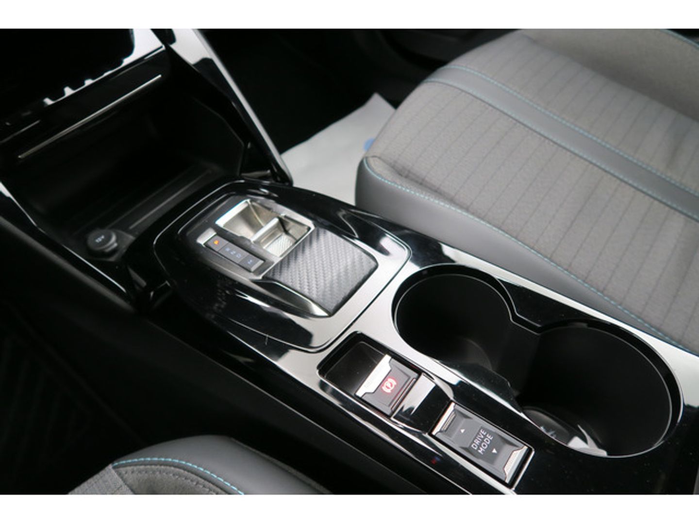 Peugeot 2008 BlueHDi 130 S&S Allure Pack EAT8 96 kW (130 CV)