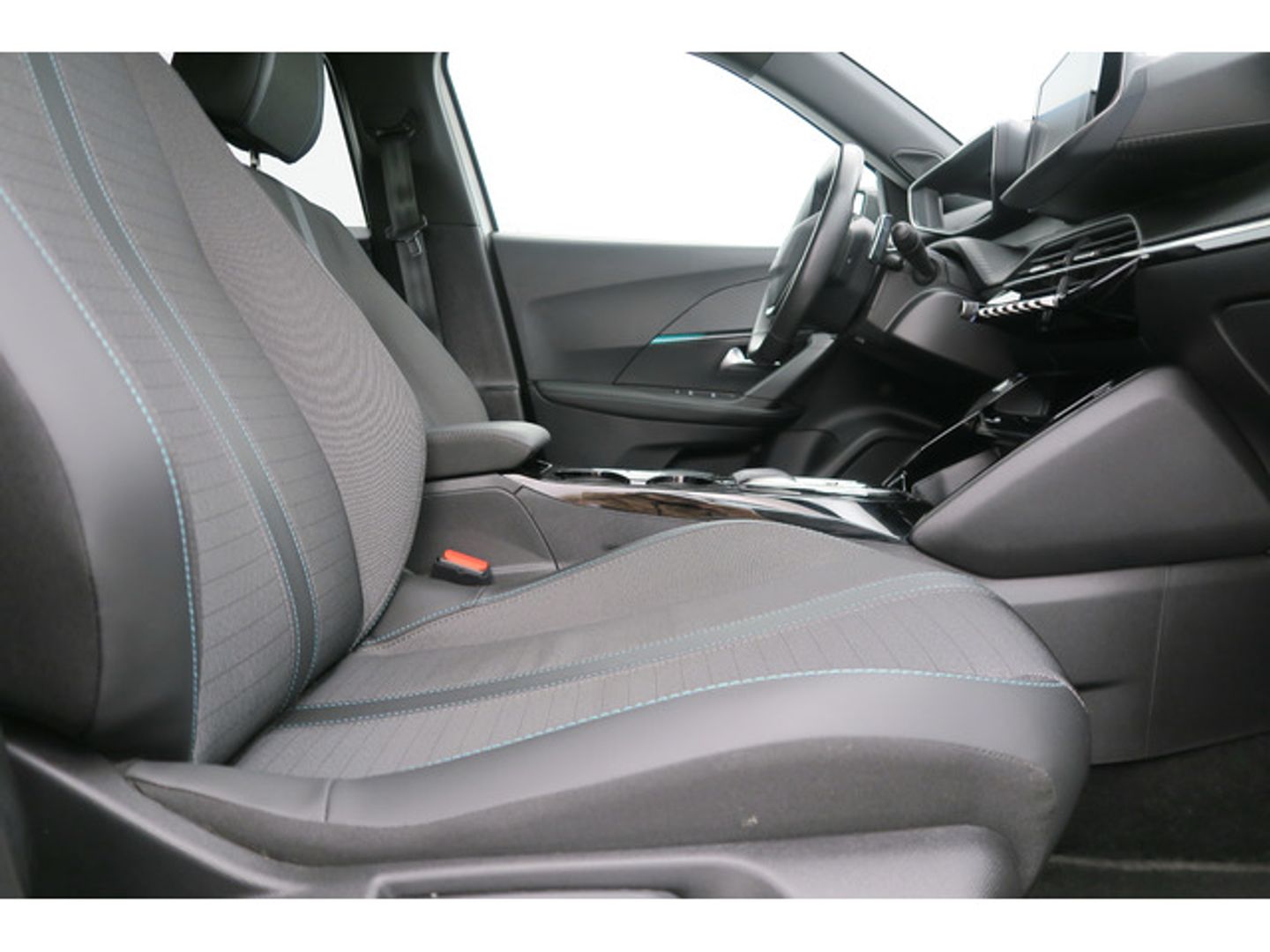 Peugeot 2008 BlueHDi 130 S&S Allure Pack EAT8 96 kW (130 CV)