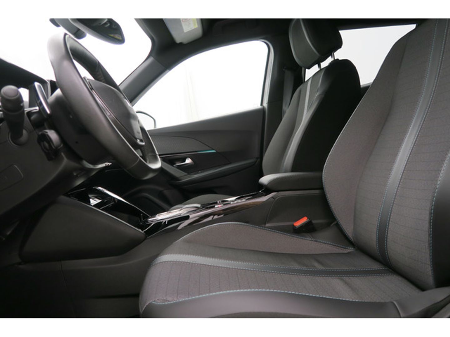 Peugeot 2008 BlueHDi 130 S&S Allure Pack EAT8 96 kW (130 CV)