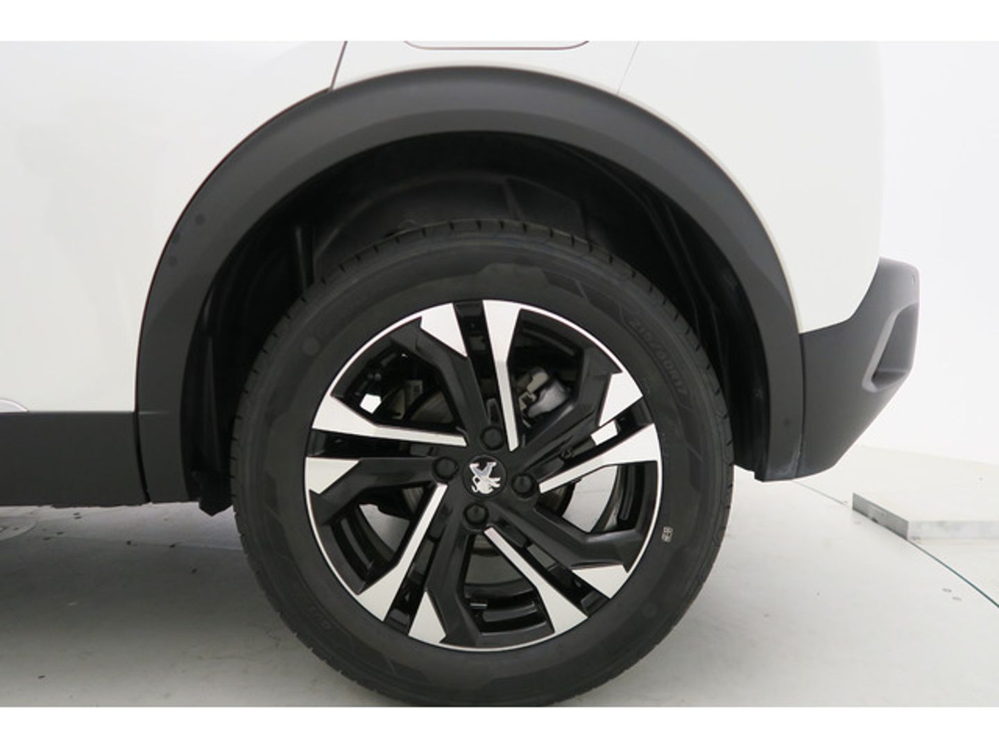 Peugeot 2008 BlueHDi 130 S&S Allure Pack EAT8 96 kW (130 CV)