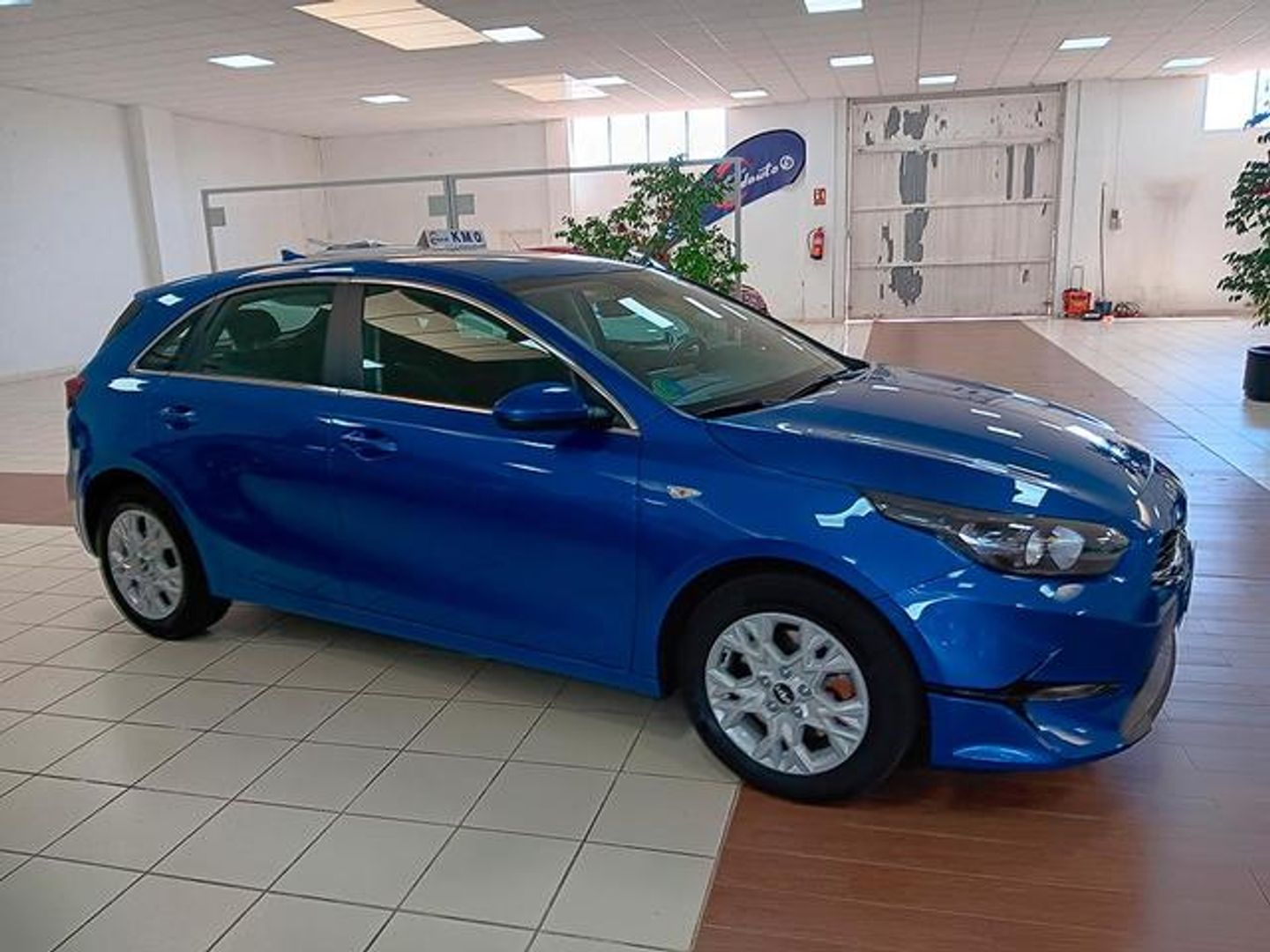 Kia Ceed 1.6 MHEV iMT Drive 100 kW (136 CV) Azul Sedan