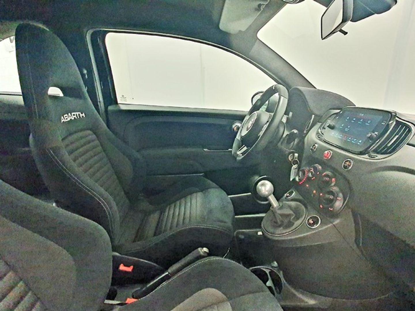 Abarth 500 1.4 16v T-Jet 695 132 kW (180 CV)