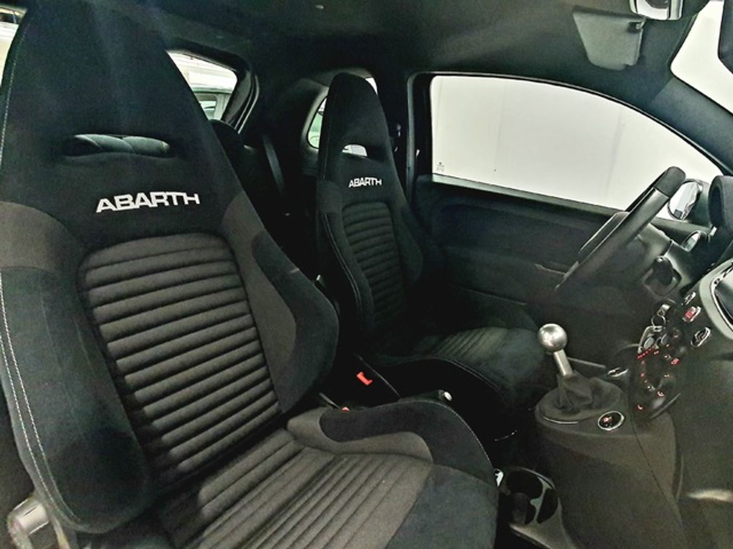 Abarth 500 1.4 16v T-Jet 695 132 kW (180 CV)