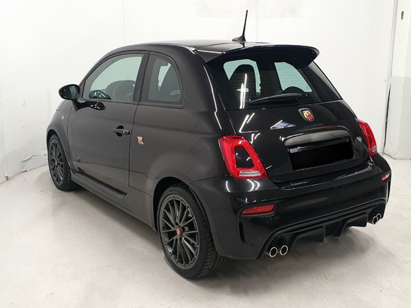 Abarth 500 1.4 16v T-Jet 695 132 kW (180 CV)
