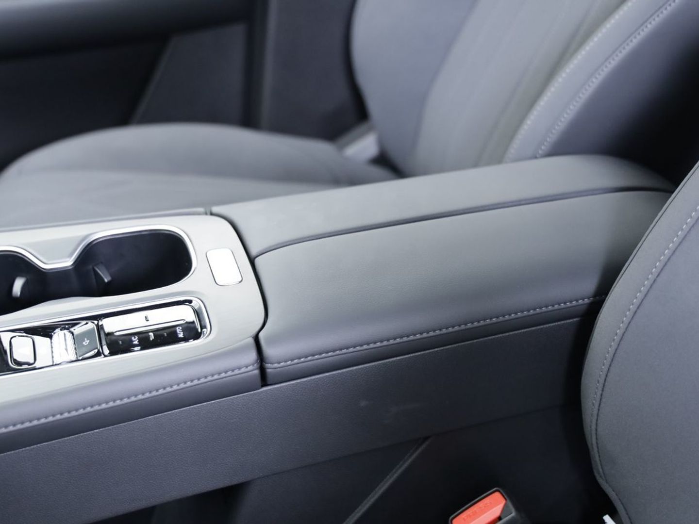 Ebro S800 1.6 TGDI Luxury DCT 108 kW (147 CV)