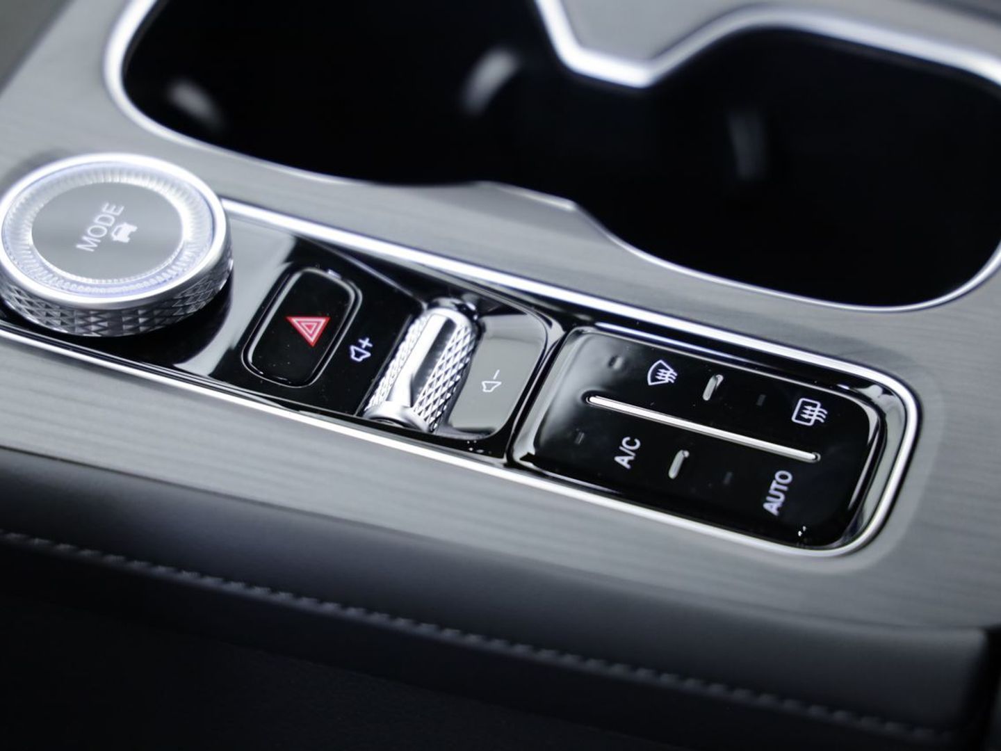 Ebro S800 1.6 TGDI Luxury DCT 108 kW (147 CV)