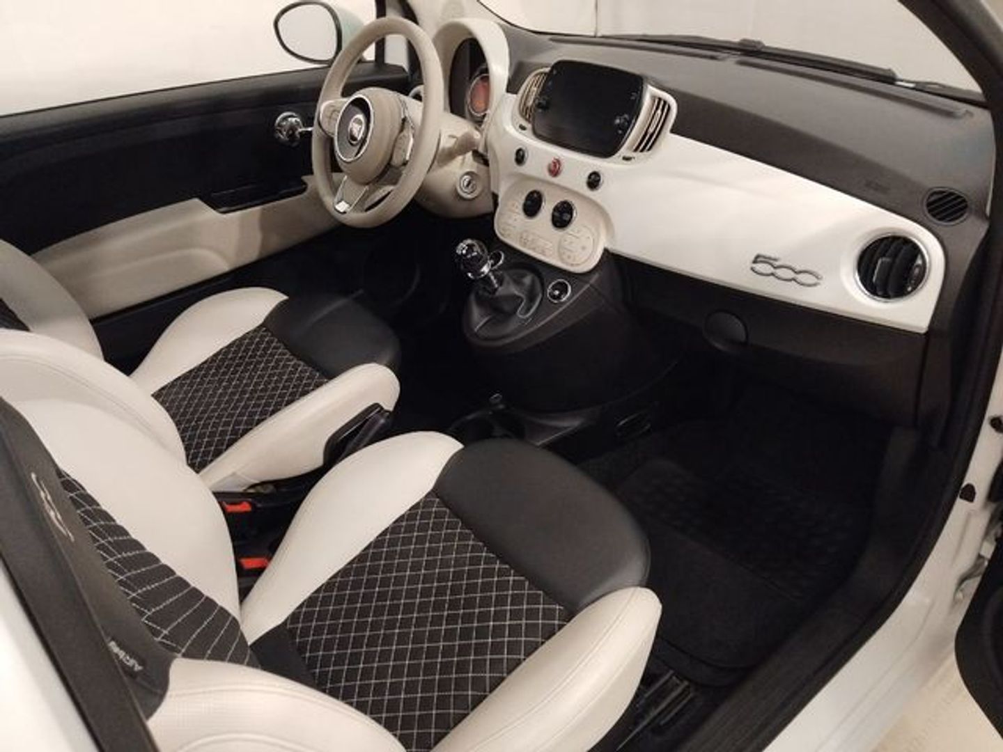 Fiat 500 1.0 Hybrid Dolcevita 51 kW (70 CV)
