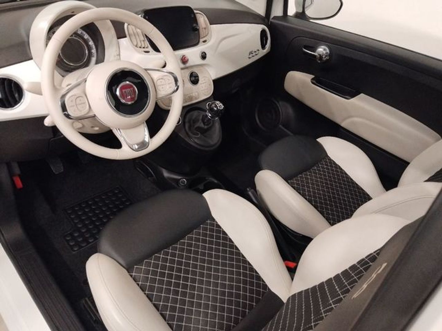 Fiat 500 1.0 Hybrid Dolcevita 51 kW (70 CV)