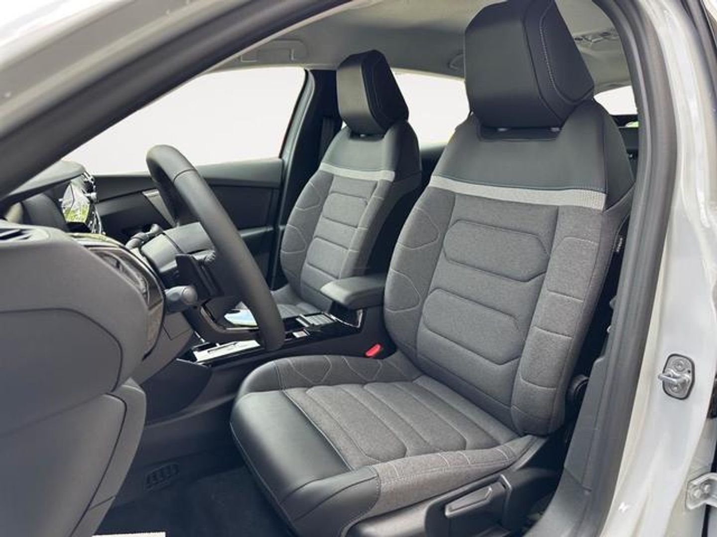 Citroen C4 Hybrid 136 Plus e-DCS6 100 kW (136 CV)
