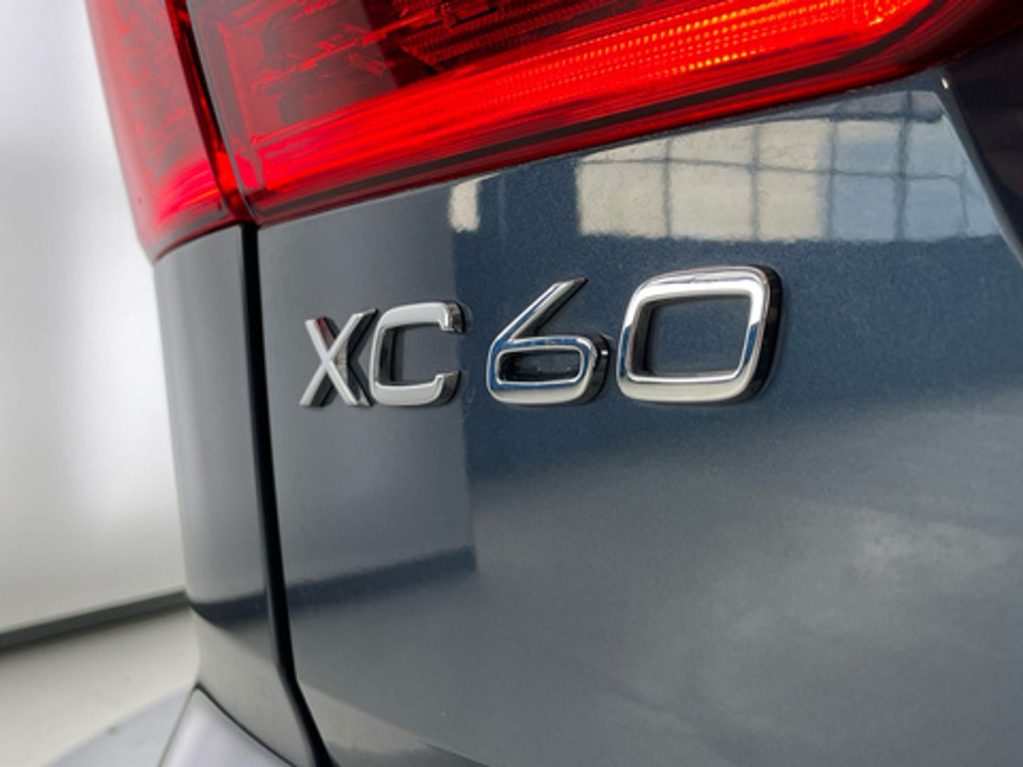 Volvo XC60 B4 D Momentum Pro Auto 145 kW (197 CV)