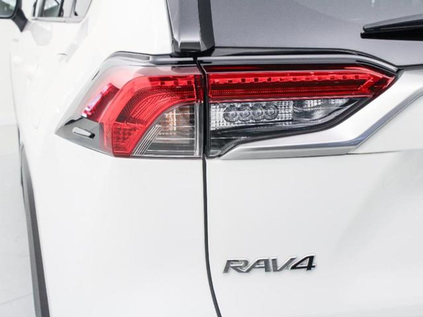 Toyota Rav4 2.5l hybrid Advance 4WD 163 kW (222 CV)