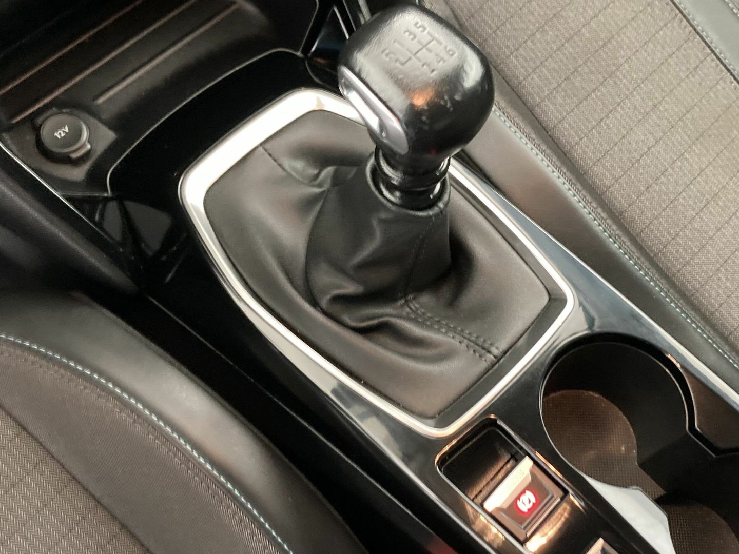 Peugeot 208 PureTech 100 Allure 75 kW (100 CV)