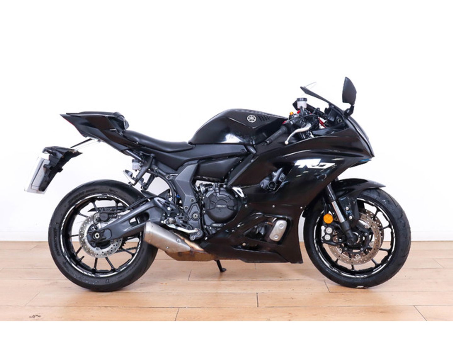 YAMAHA R7
