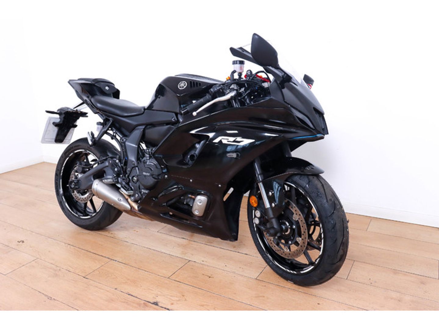 YAMAHA R7