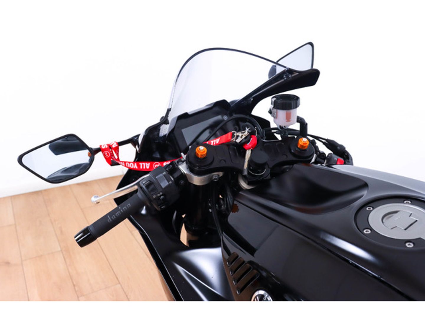 YAMAHA R7