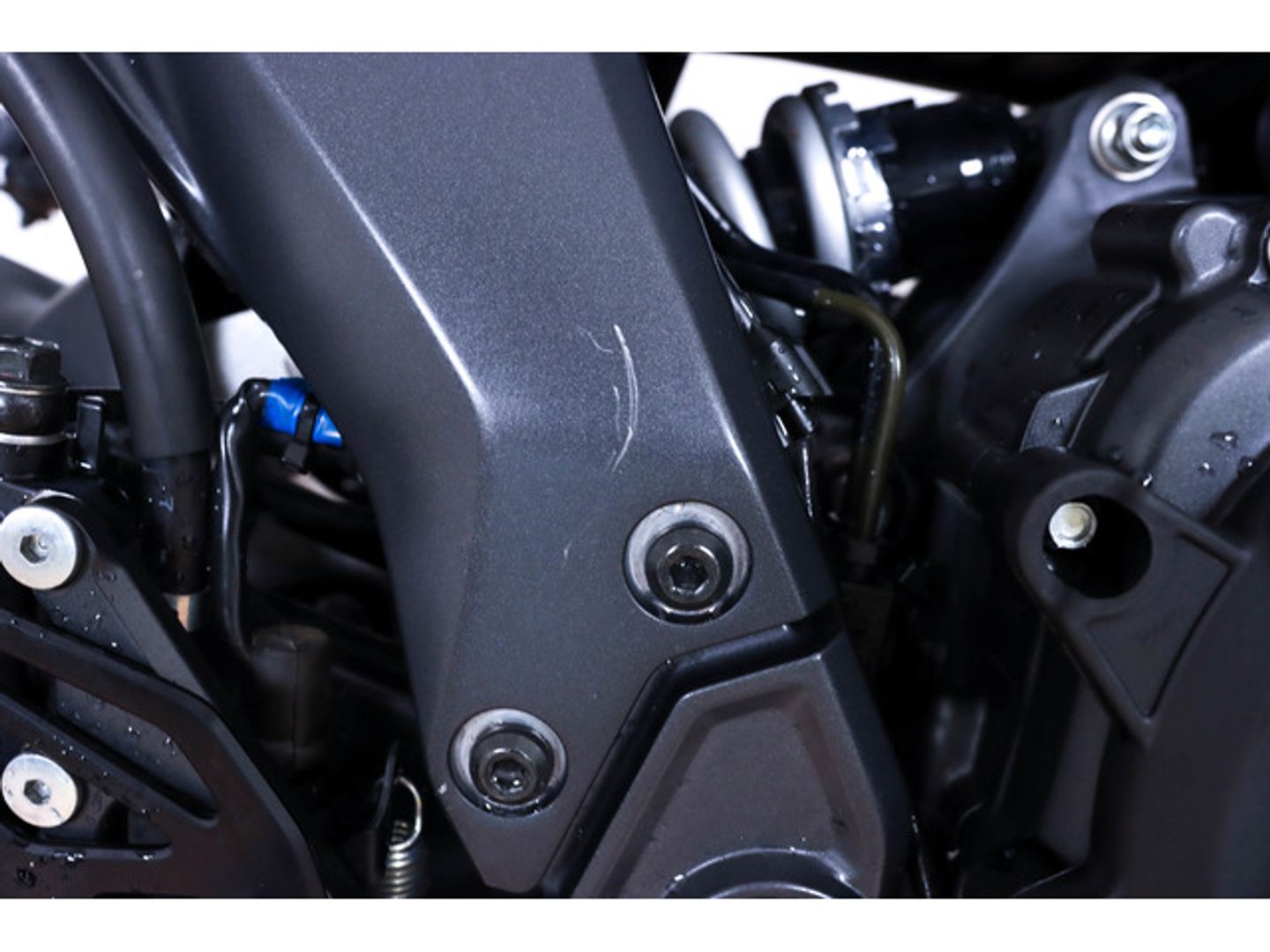 YAMAHA R7