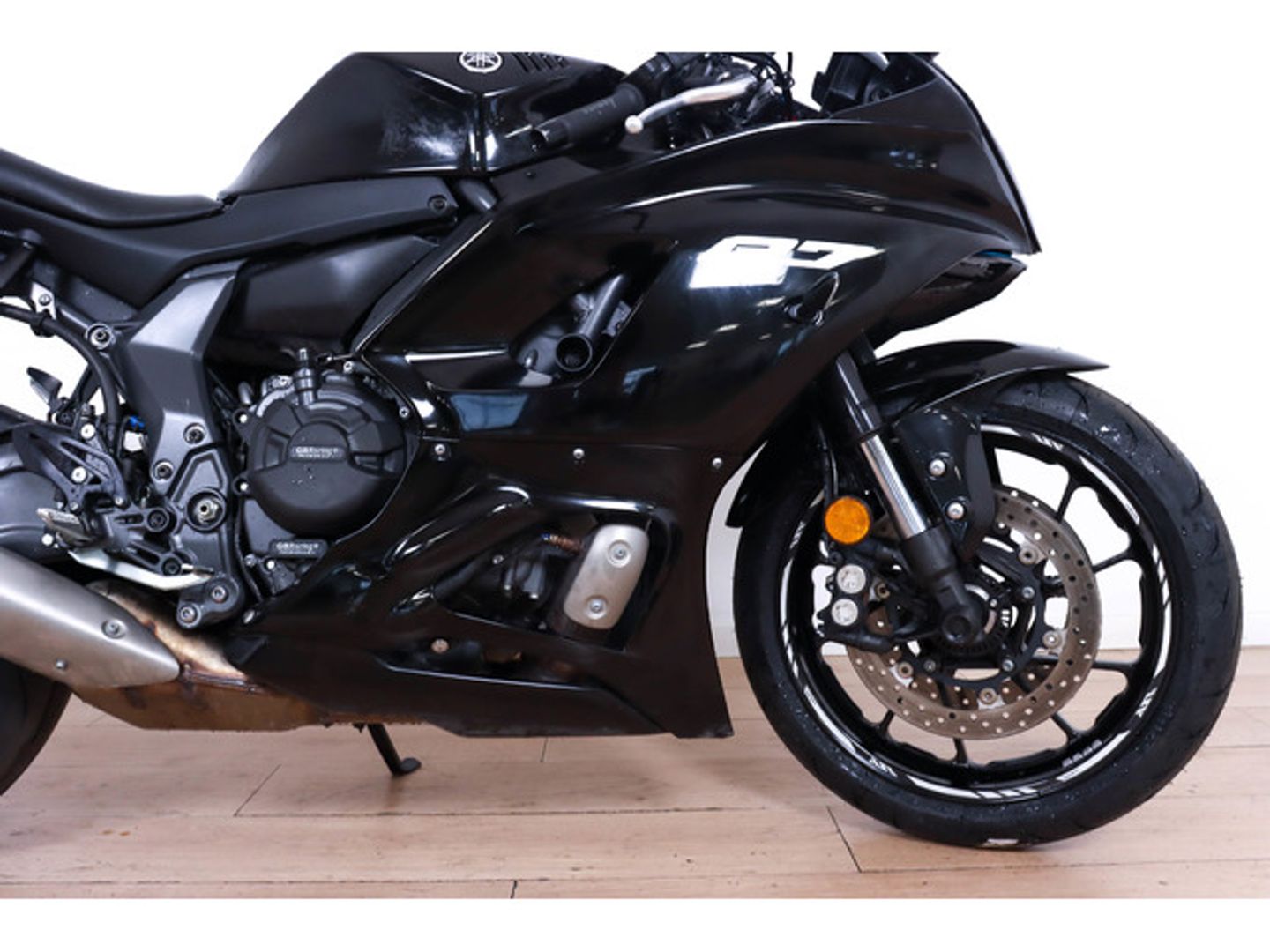 YAMAHA R7