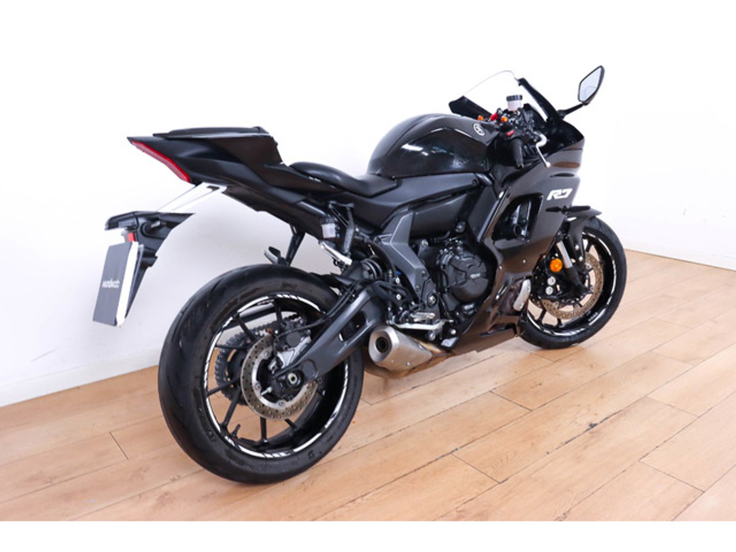 YAMAHA R7