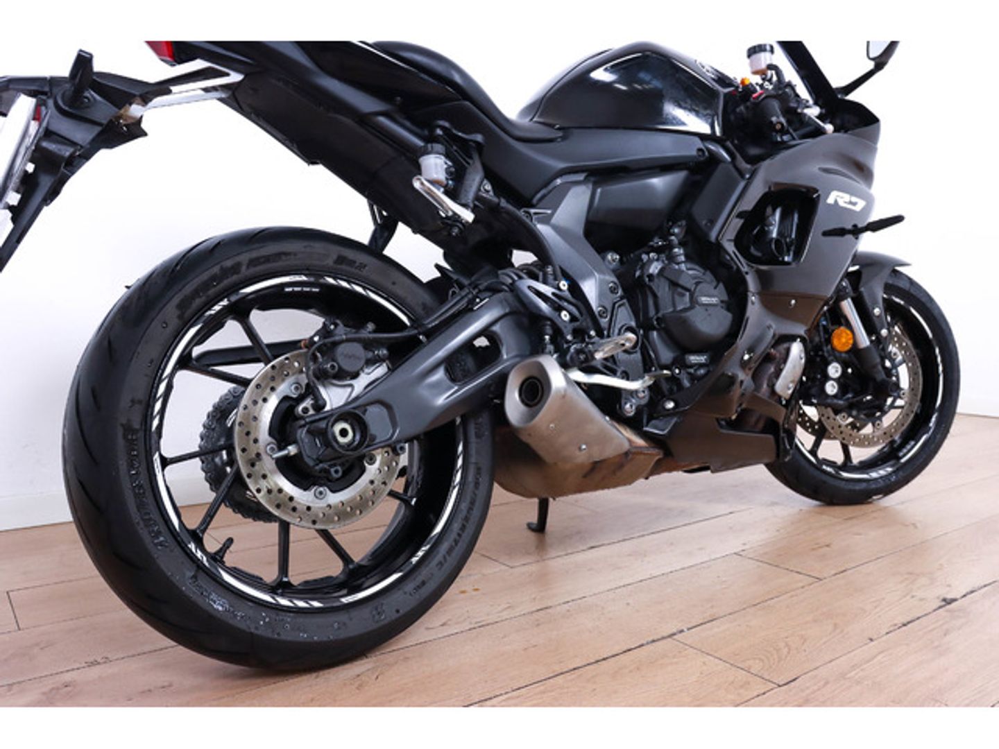 YAMAHA R7