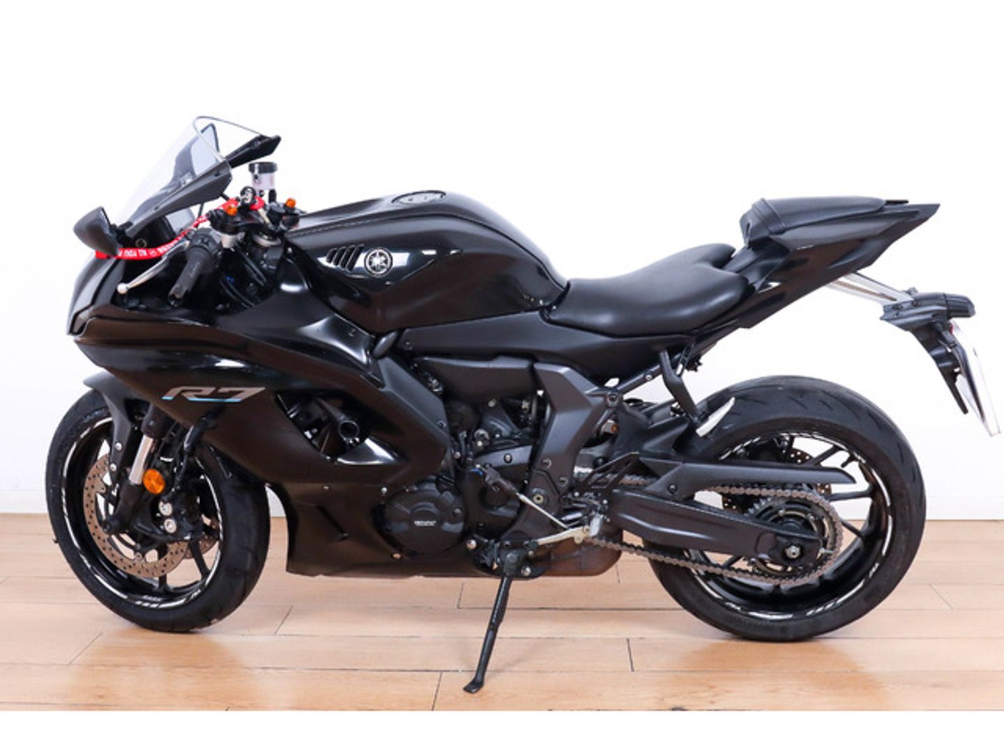YAMAHA R7