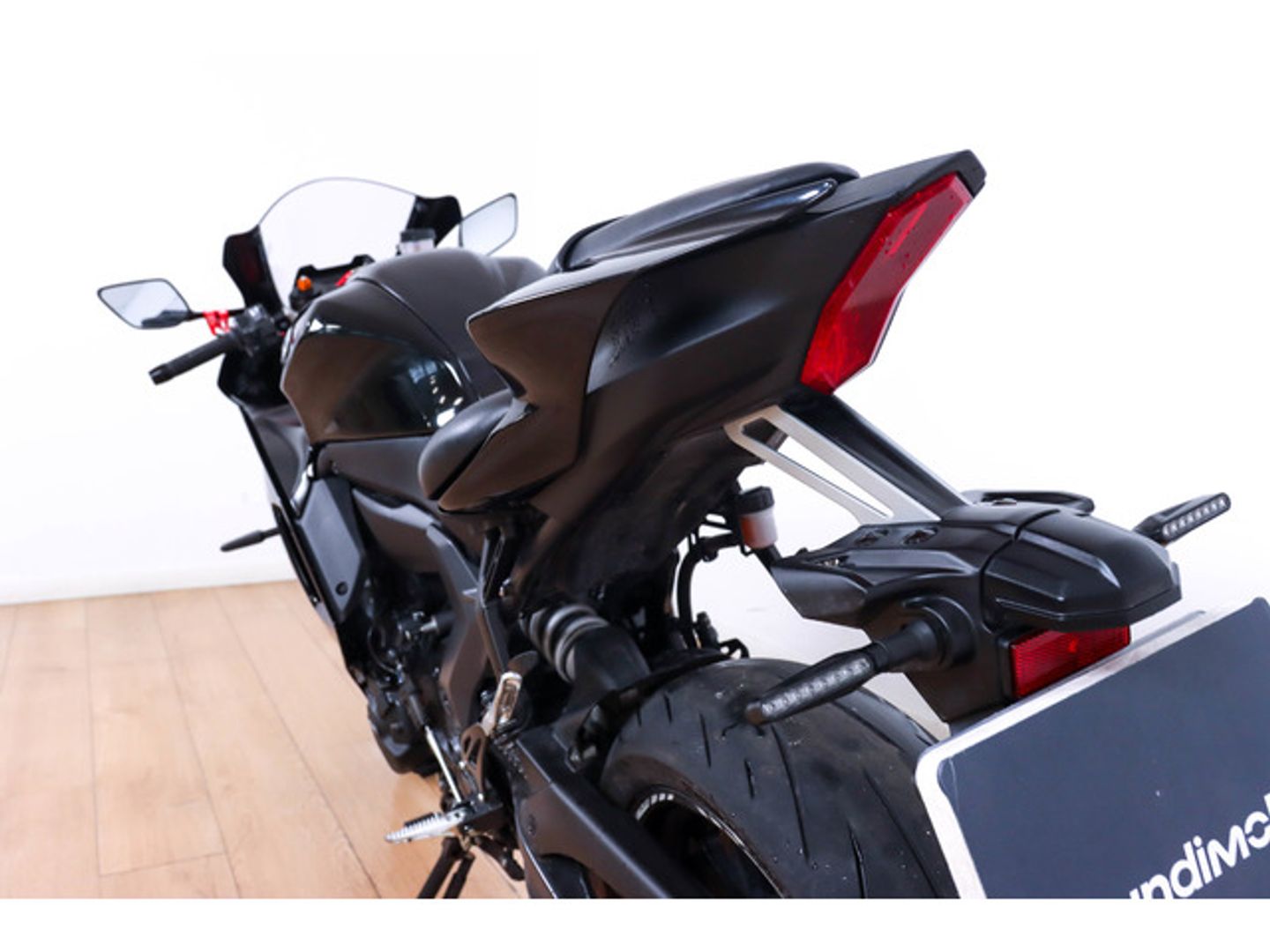 YAMAHA R7