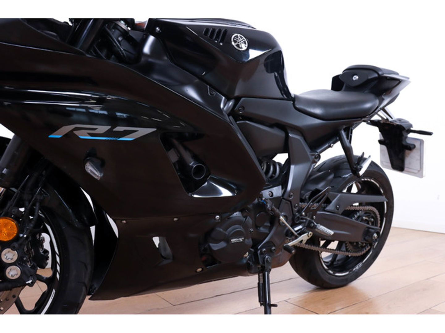 YAMAHA R7