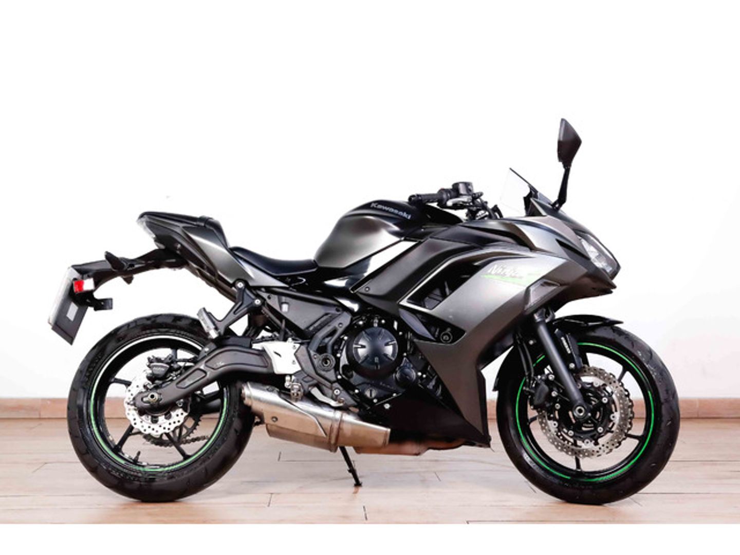 Kawasaki Ninja 650 Gris Motorcycle