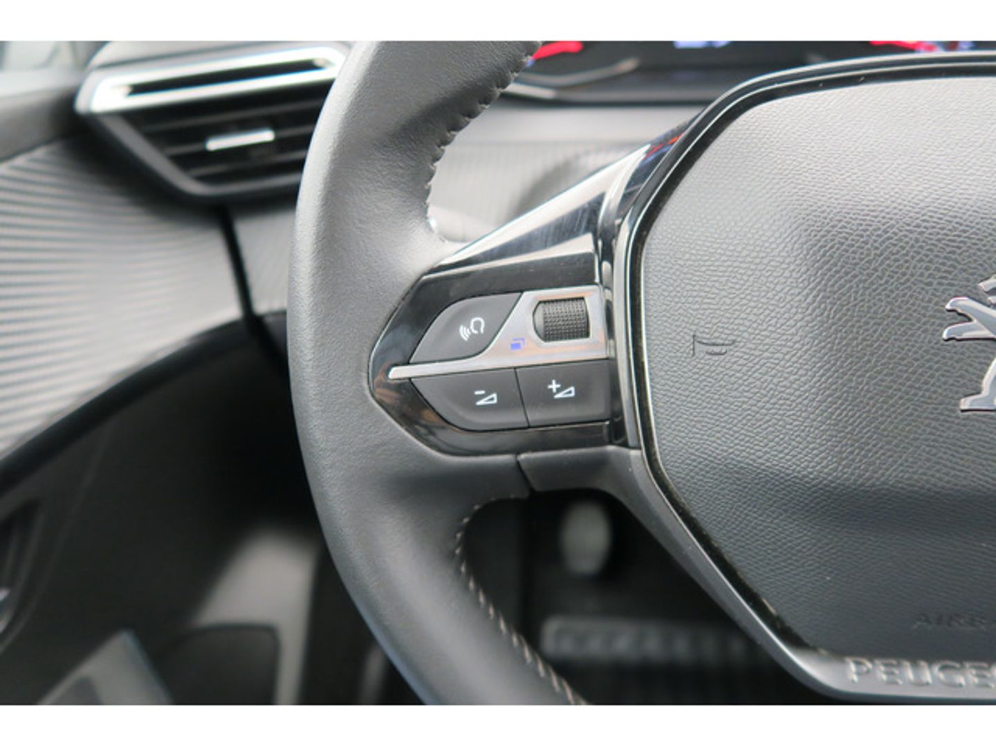 Peugeot 208 PureTech 100 Allure 75 kW (100 CV)