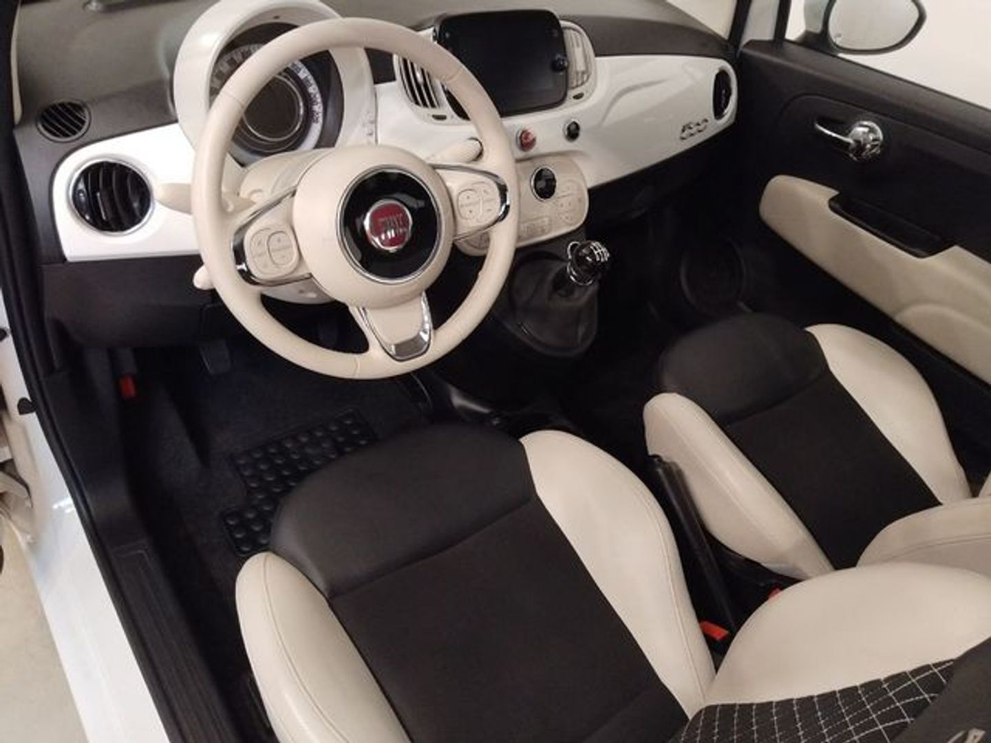 Fiat 500 1.0 Hybrid Dolcevita 51 kW (70 CV)
