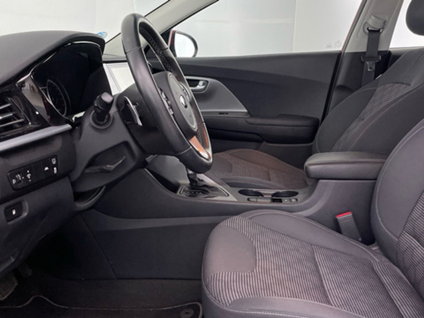 Kia Niro 1.6 GDi HEV Concept 104 kW (141 CV)