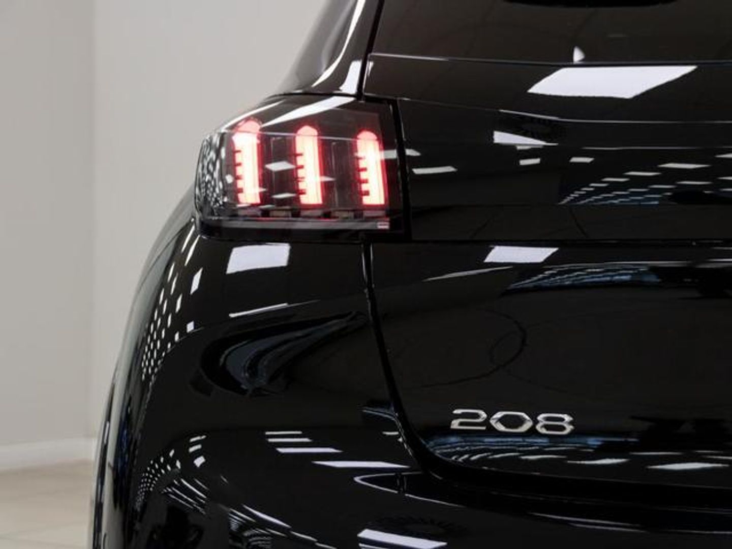 Peugeot 208 PureTech 130 GT EAT8 96 kW (130 CV)