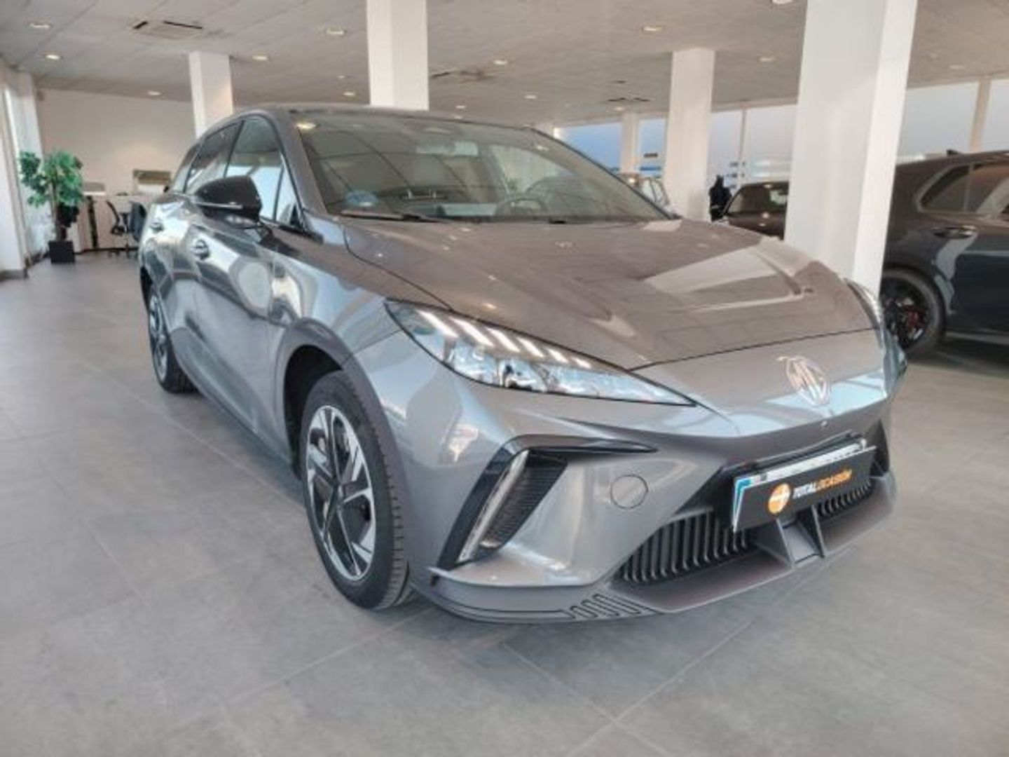 MG MG4 64kWh Luxury 150 kW (204 CV) Gris Sedan