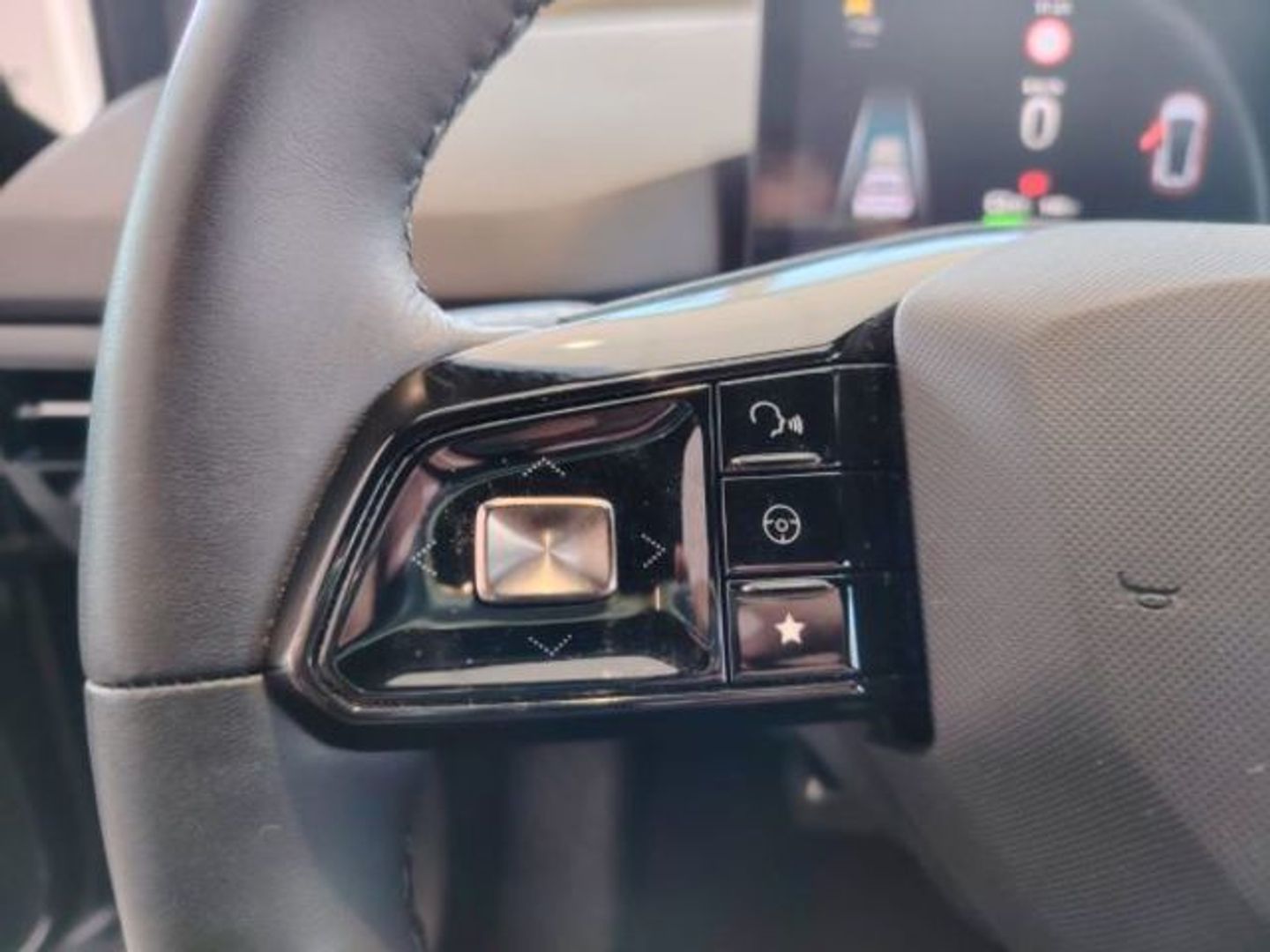 MG MG4 64kWh Luxury 150 kW (204 CV)