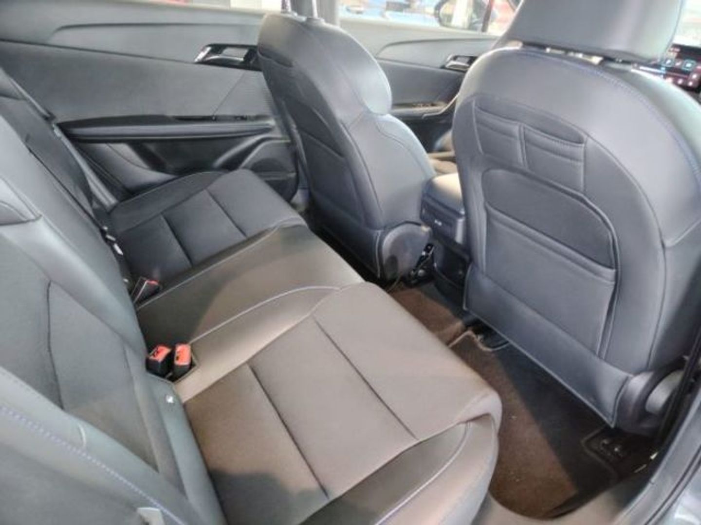 MG MG4 64kWh Luxury 150 kW (204 CV)