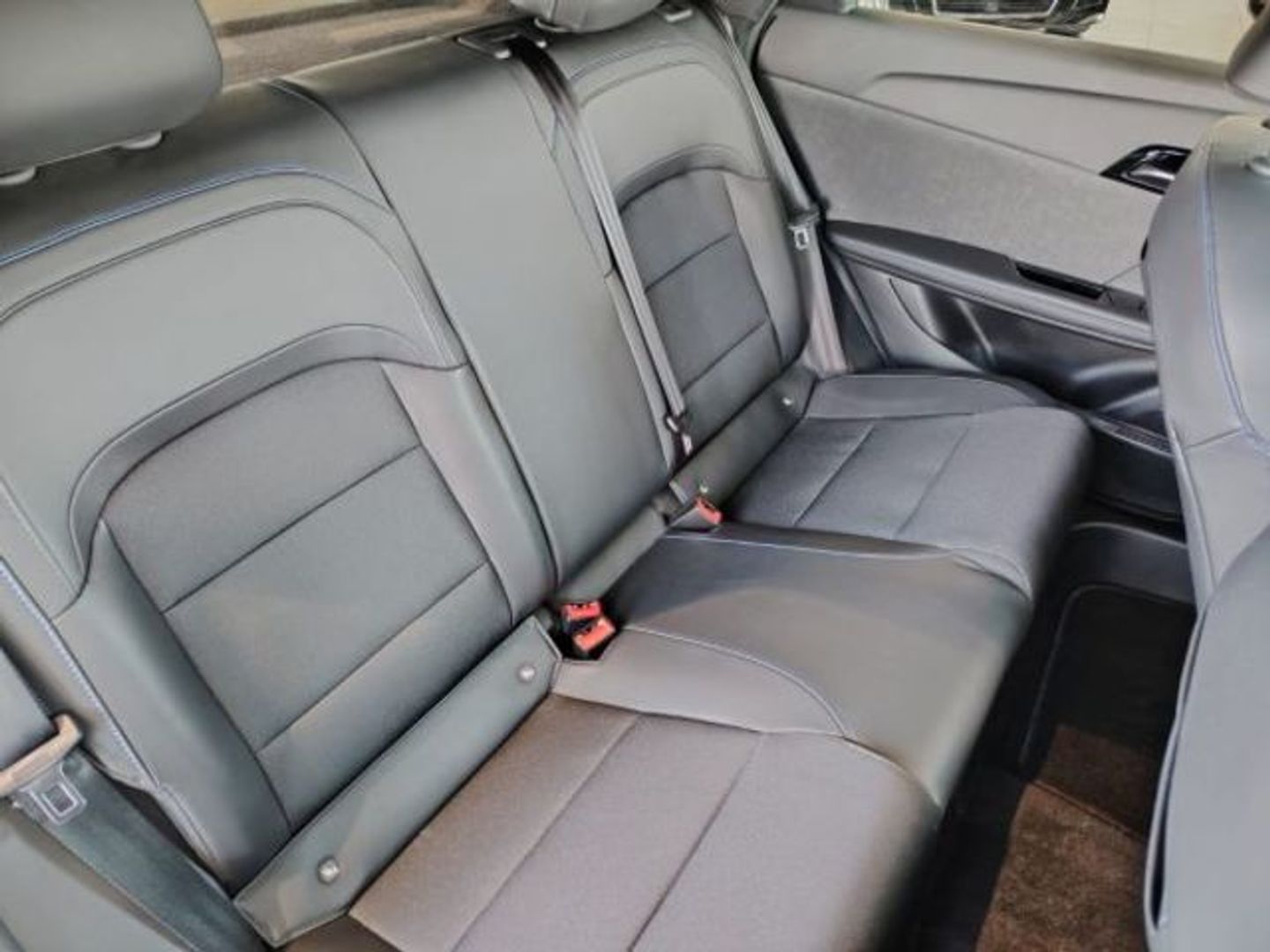 MG MG4 64kWh Luxury 150 kW (204 CV)