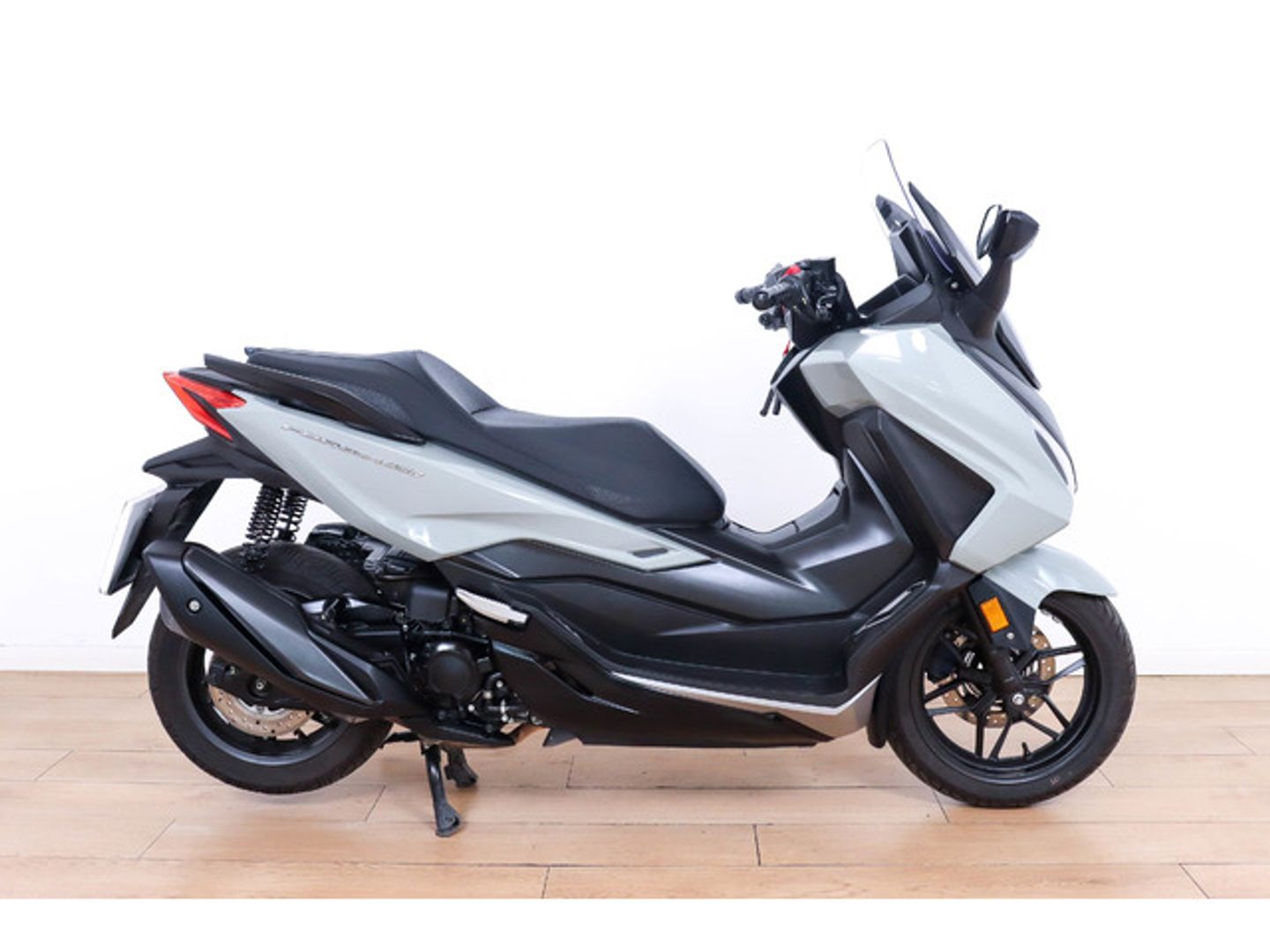 Honda Forza 350 Blanco Motorcycle