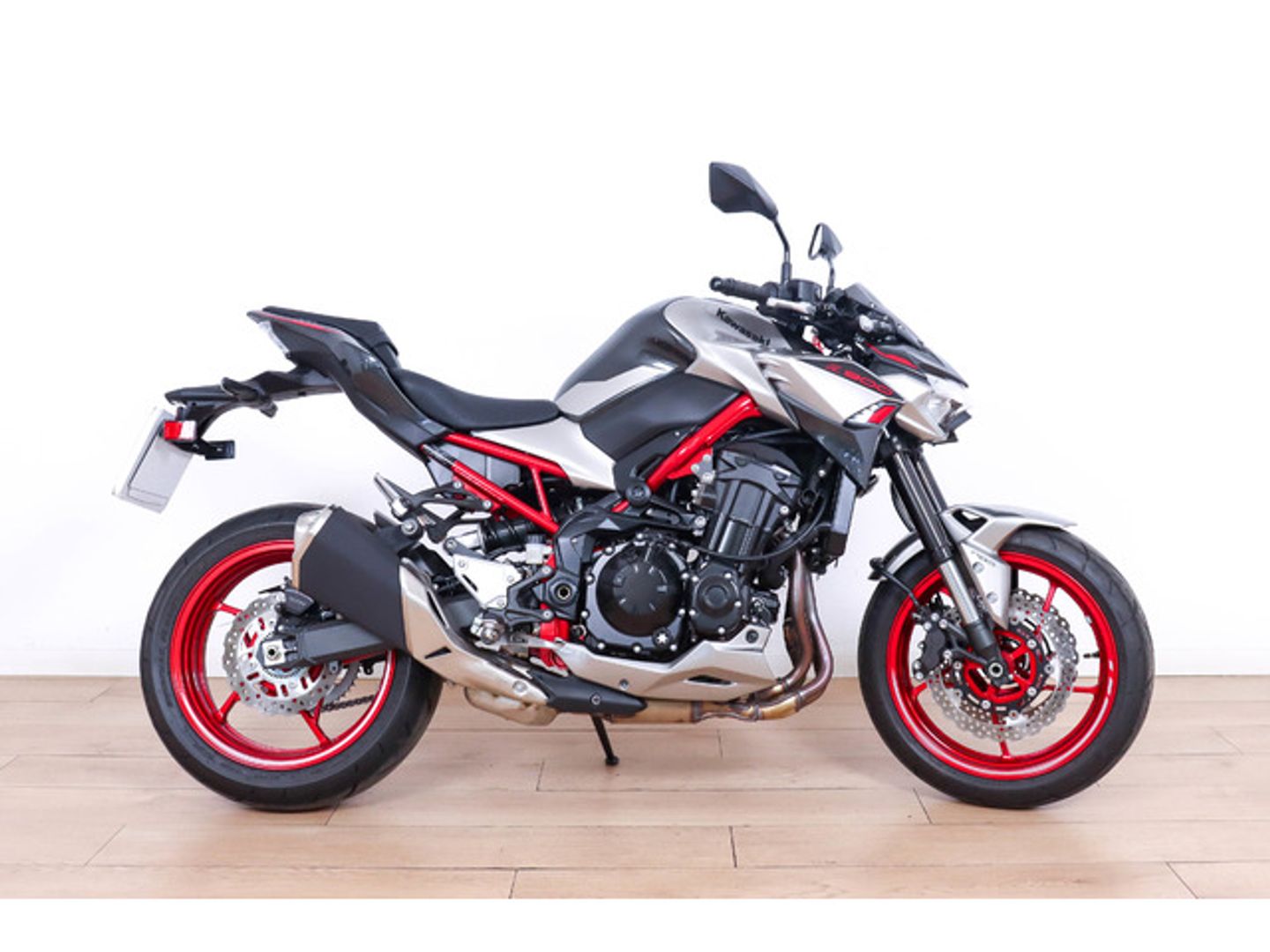 Kawasaki Z900 Gris Motorcycle