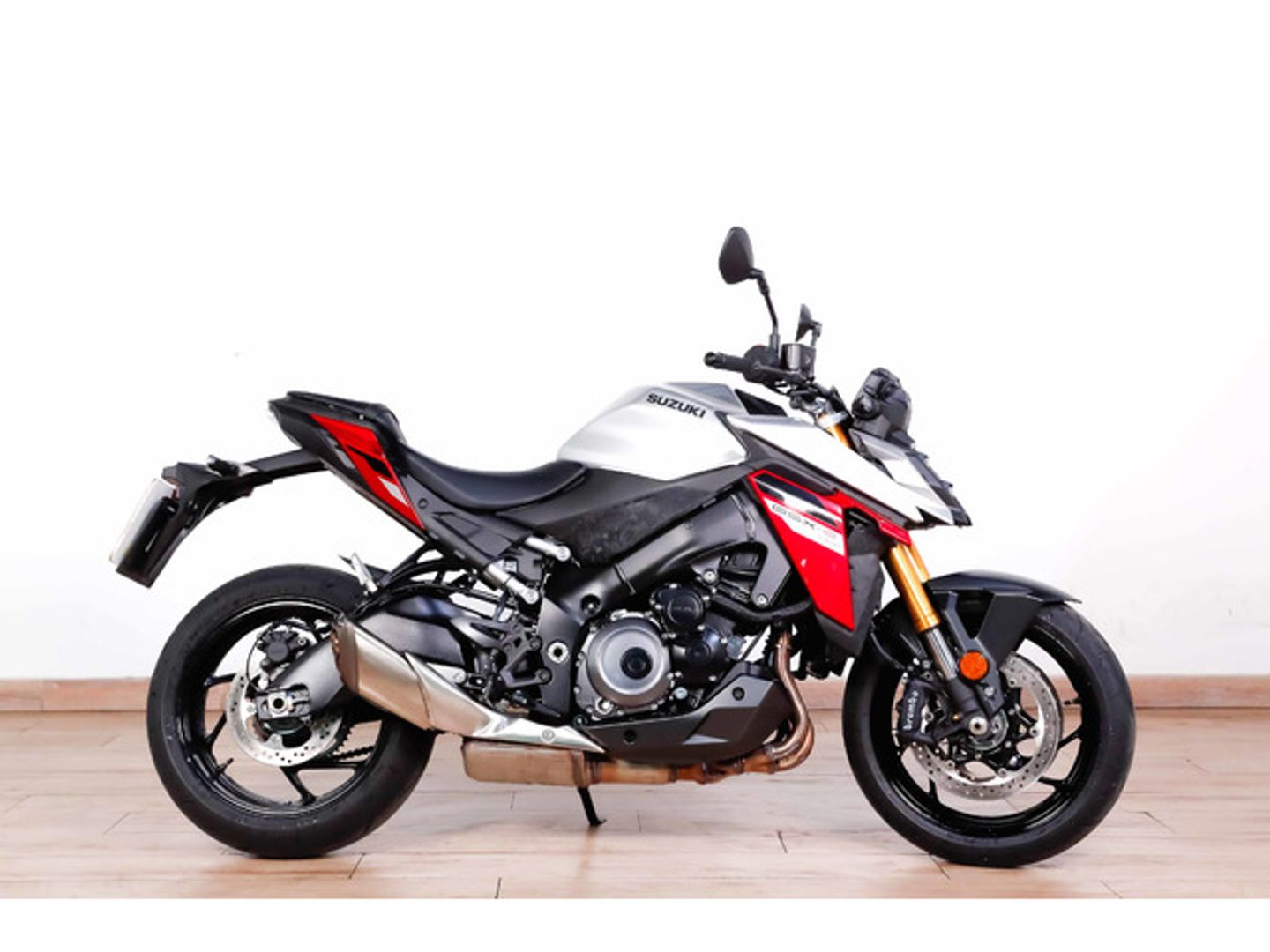 Suzuki GSX-S 1000 Gris Plata Motorcycle