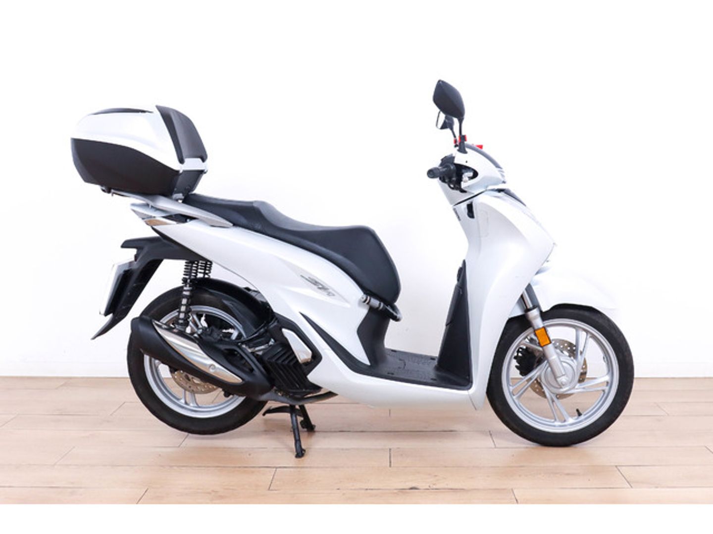 Honda SH125i Blanco Motorcycle